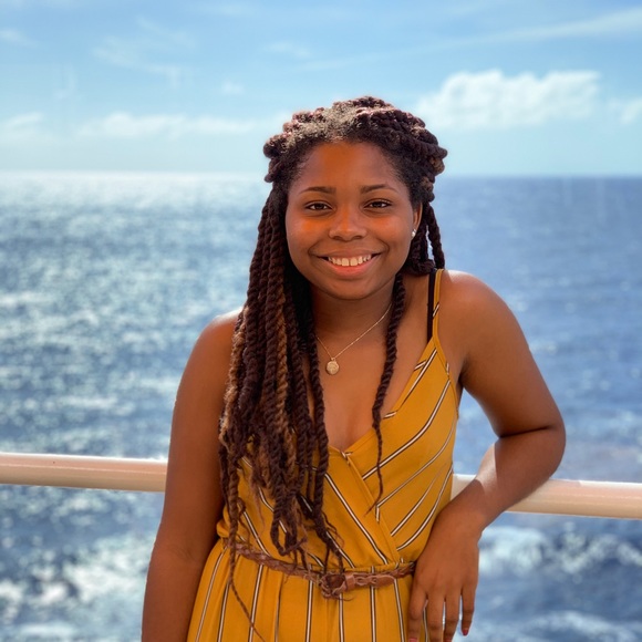 Meet your Posher, Britney - Picture 2 of 2